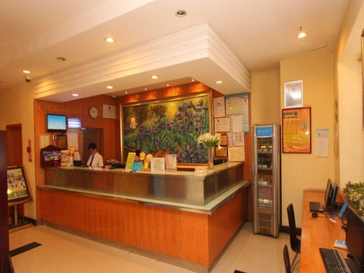 Hanting Express Wuhan Jiang Han Road Walking Street Bagian luar foto